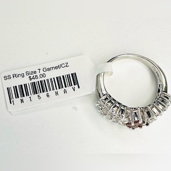 NEW!! Size 7 Garnet Sterling Solver Ring - Picture 4 of 5